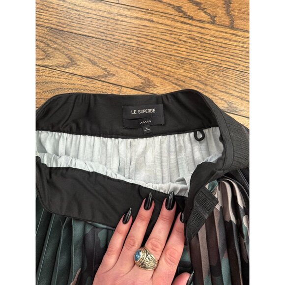 Le Superbe Urban Camo Pleat Midi Skirt Black Mixed Print Size Large - Picture 4 of 8